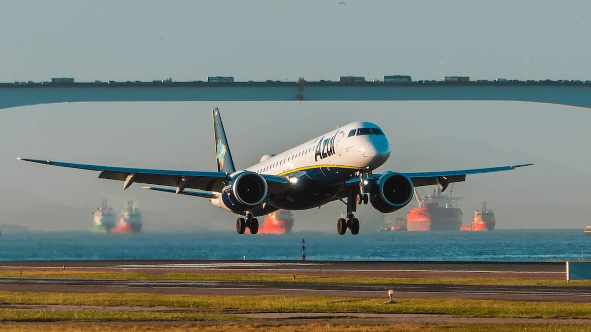 Embraer E2 decolando no Santos-Dumont